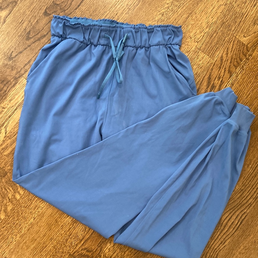 EUC Womens blue Size 4 joggers